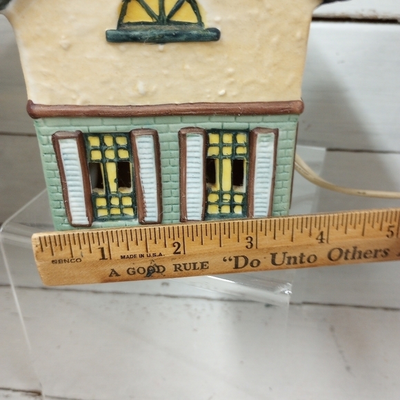 Christmas Americana Porcelain Collection Clock Maker Lighted Christmas Village - Picture 9 of 10